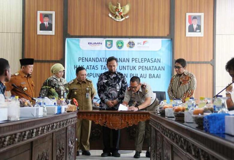 Penandatanganan Pelepasan Hak Atas Tanah Untuk Penataan Kampung Nelayan, Selasa (26/02/2019).