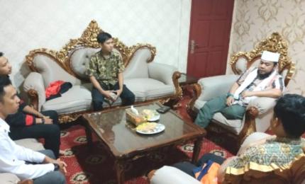 KAMMI (Kesatuan Aksi Mahasiswa Muslim Indonesia) menjalin silaturahim dengan Walikota Bengkulu melalui hearing dan tanya jawab program Bengkulu Religius Minggu(21/4/19) siang di Balai kota Bengkulu.