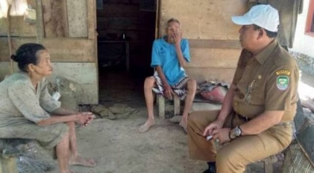 Sekda Seluma Kunjungi Rumah Warga Tak Layak Huni