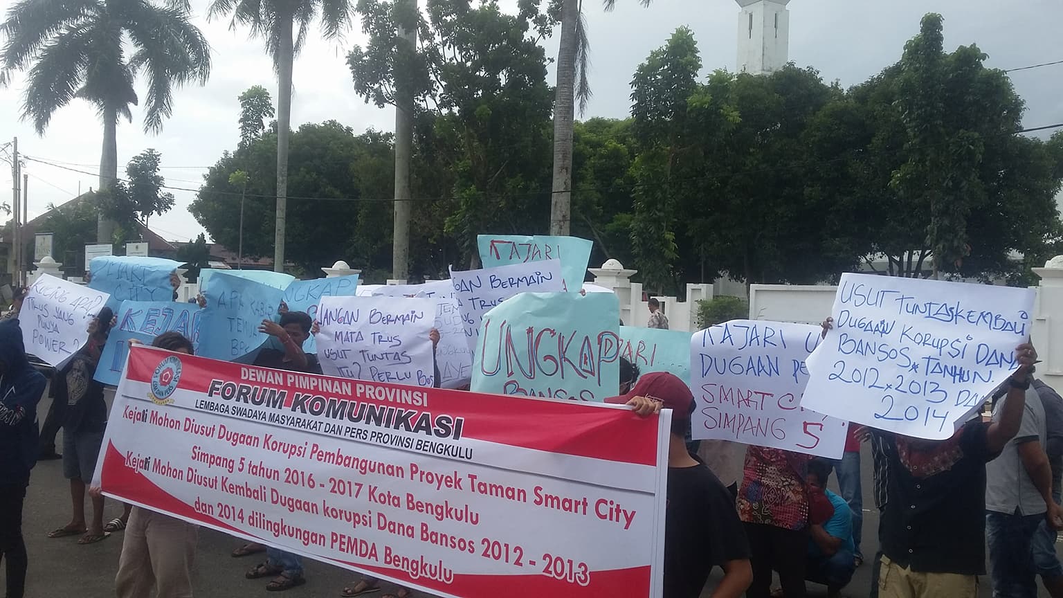 Kejari Bengkulu di Demo