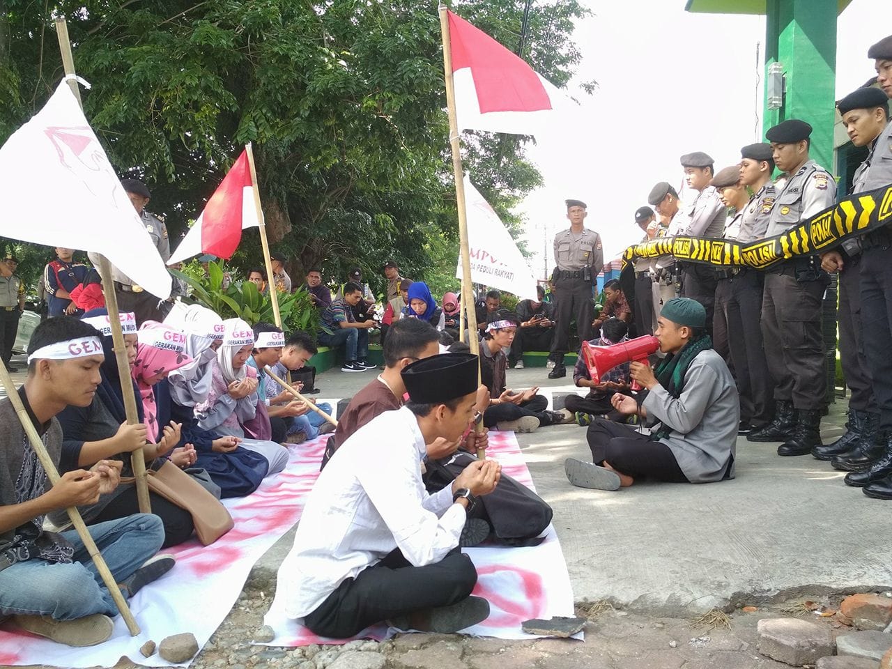 Depan Kemenag Gempur Tutup Aksi Dugaan Pungli dengan Doa dan Zikir