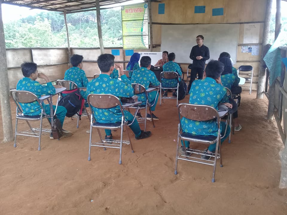 Beralaskan Tanah dan Berdinding Triplek, SMK Putra Nusantara 4 Benteng Butuh Perhatian