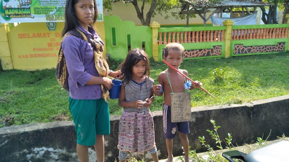 Suku Anak Dalam Berkeliaran di Bengkulu