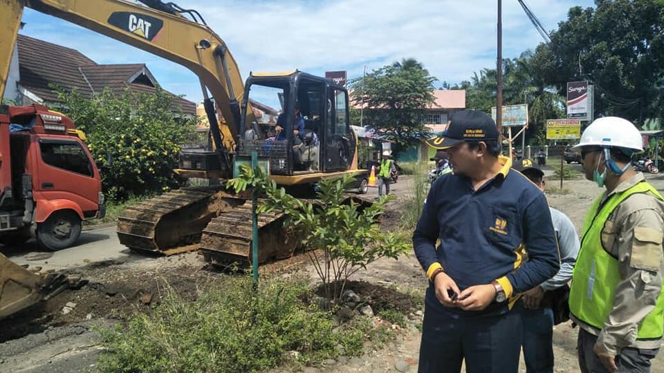 Mulai Diperbaiki, Jalan Zainul Arifin Ditutup Total