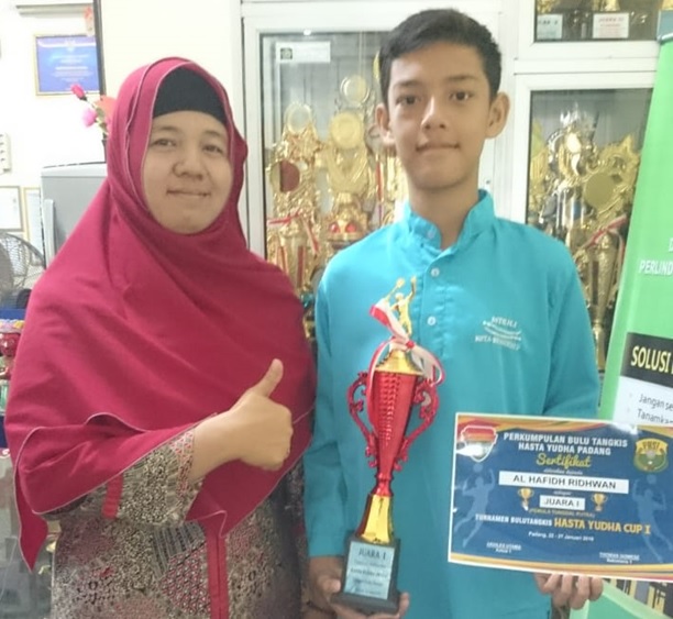 Siswa MTsN 1 Kota Bengkulu Raih Prestasi Cabor Bulutangkis