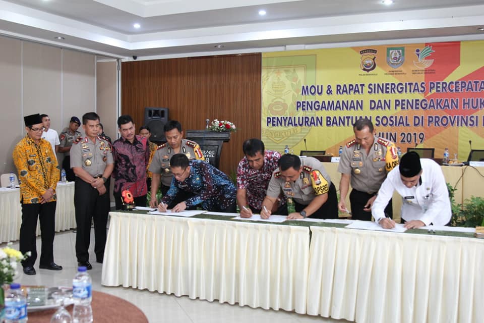 Pengamanan Penyaluran Bansos, Kapolres dan Sekda se-Provinsi Bengkulu Teken MoU