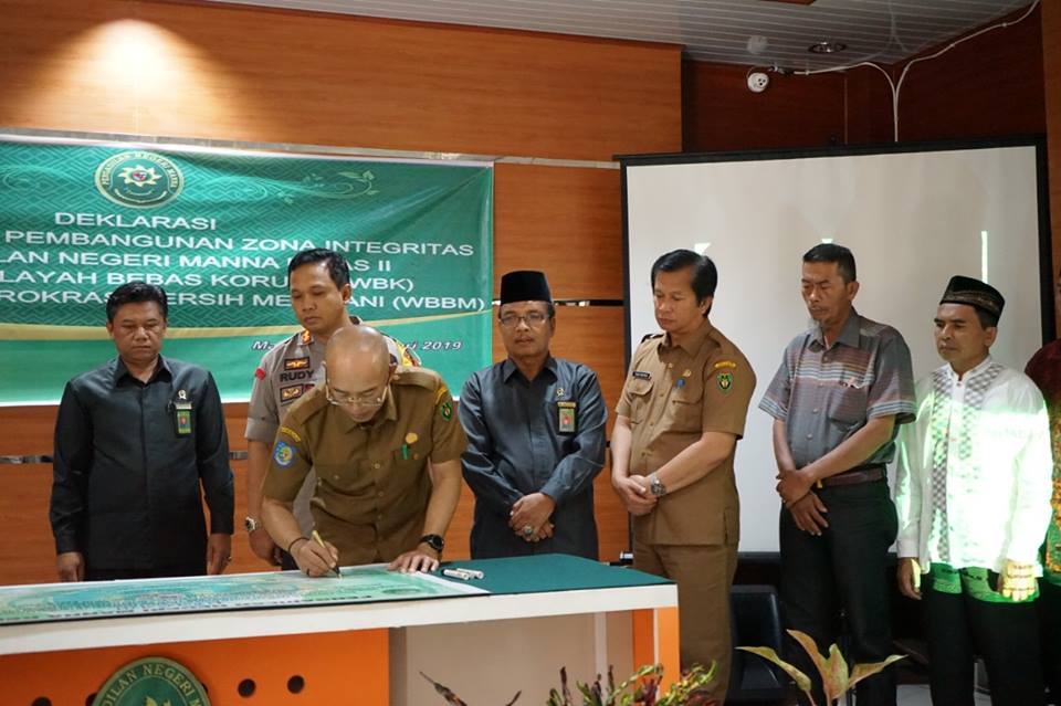 Gusnan Hadiri Pencanangan Pembangunan Zona Integritas PN Manna