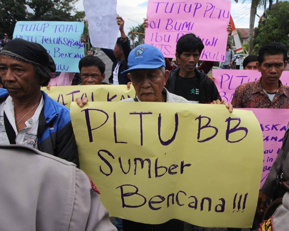 Tolak PLTU Teluk Sepang, Massa Datangi Kantor Gubernur