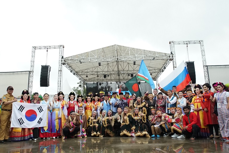 Musik Dhol Jajal Kolaborasi Performance dengan Kesenian 4 Negara