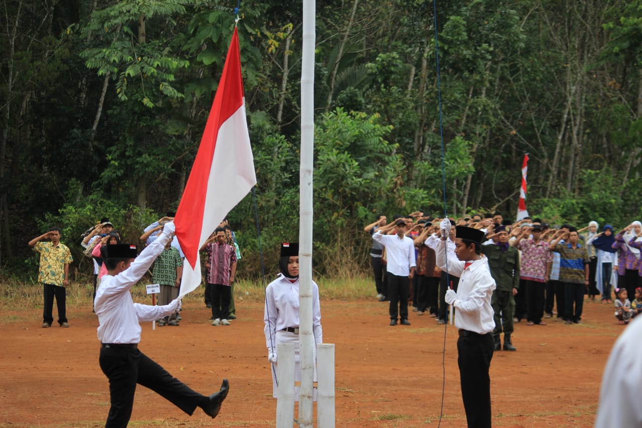 Menwa Pimpin Upacara HUT RI ke-73 di Desa Sekamanak
