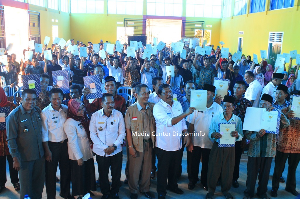 Bupati Mian Serahkan Sertifikat PTSL Di Empat Kecamatan
