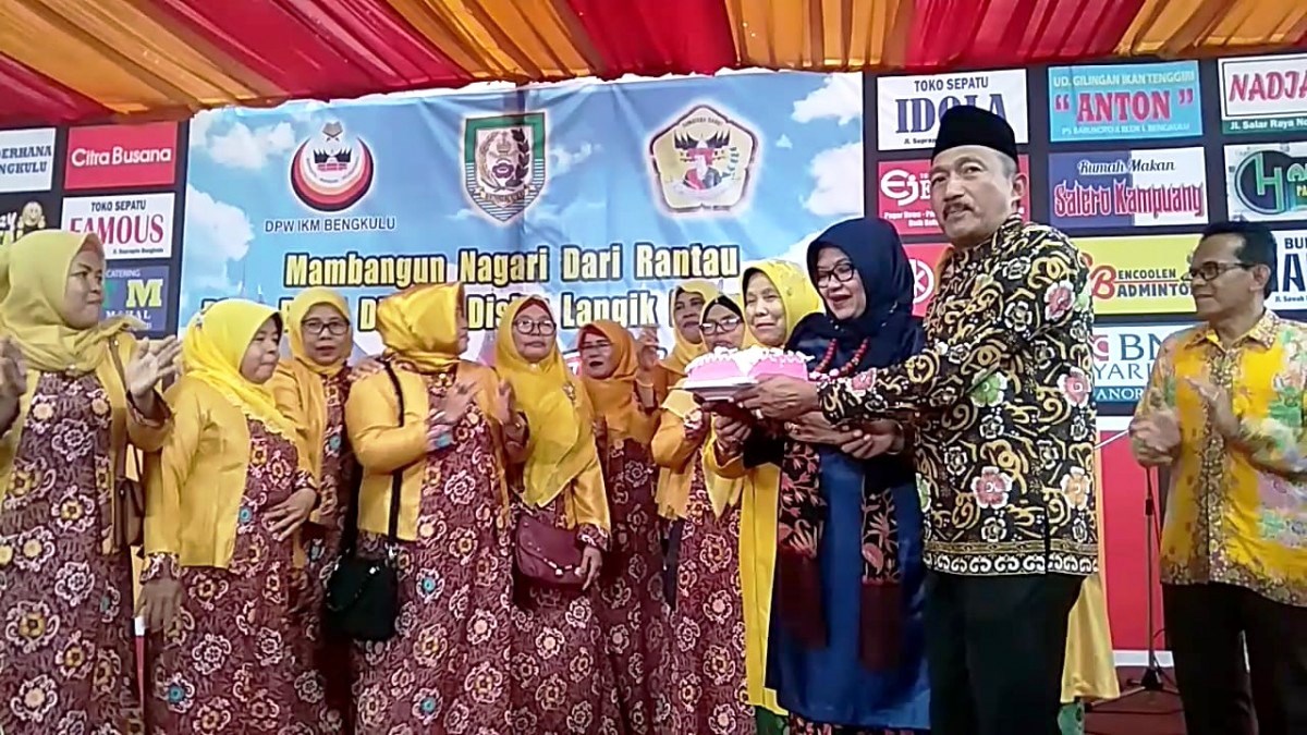 HUT IKM dan Bundo Kanduang, Joni Ardi: Berkomitmen Sedekah Setiap Hari