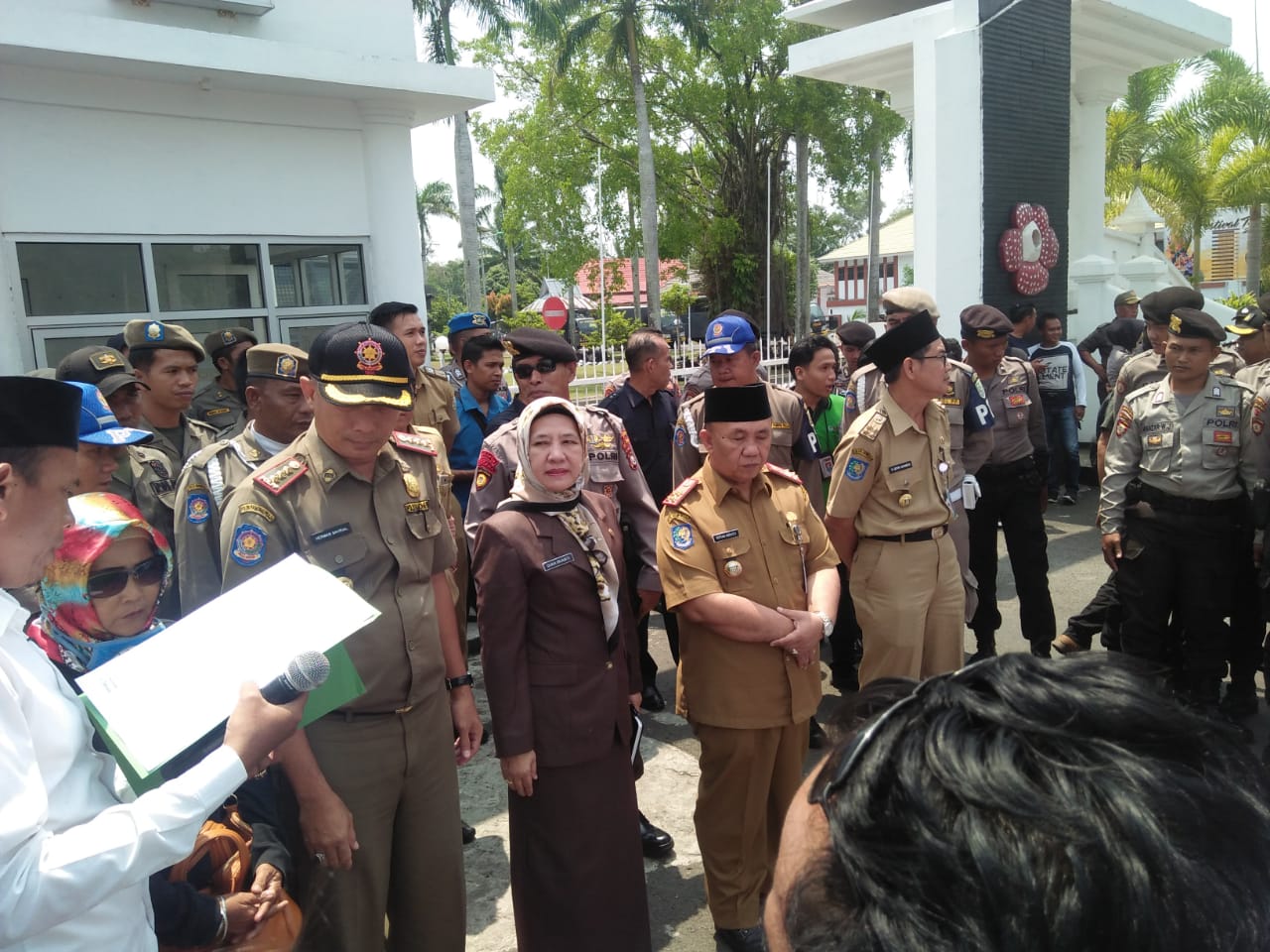 Minta Kejelasan Status, Honorer K2 Gelar Aksi Demo