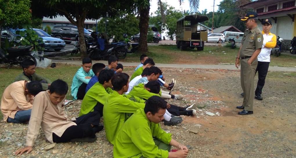 Tongkrongi Warung, Siswa Dijaring Satpol PP
