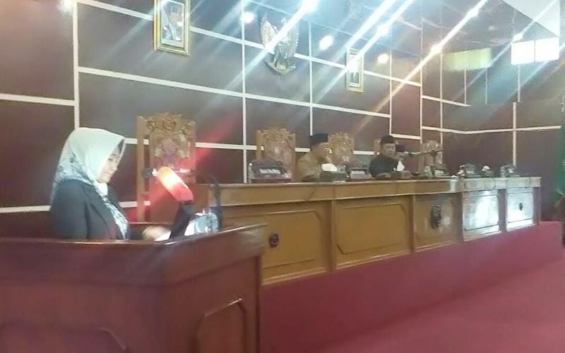 Paripurna Mendengarkan Pandangan Umum Fraksi-Fraksi Terhadap Nota APBD-P Tahun 2017