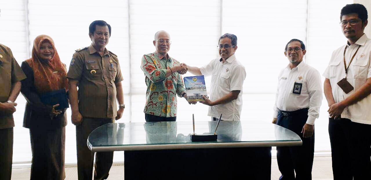 Berharap Raih WTP, Gusnan Serahkan Laporan Keuangan ke BPK