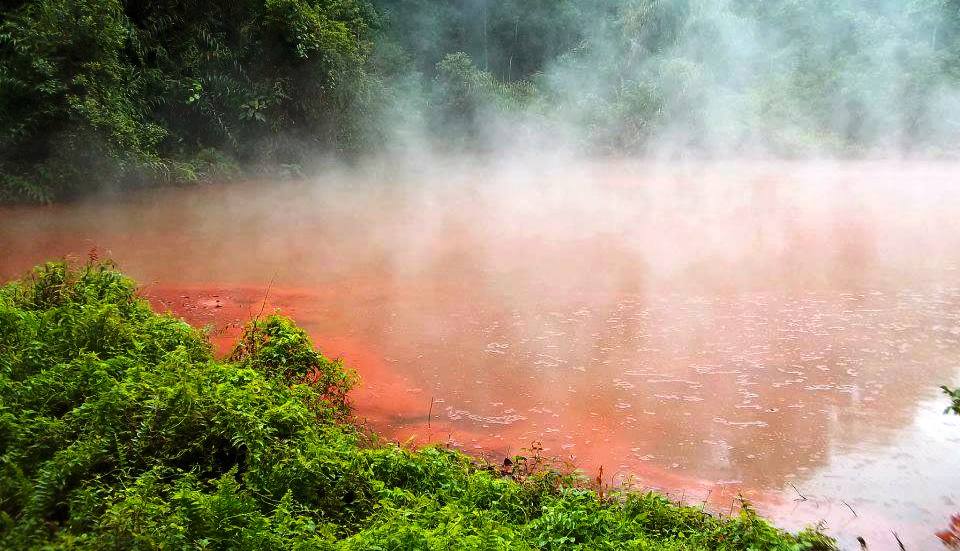 Menikmati Keunikan Telaga Putri Tujuh Warna