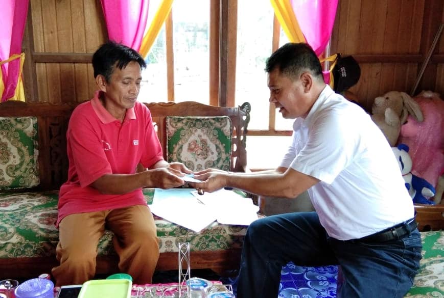 Maksimalkan Pelayanan Adminduk, Dukcapil Seluma Antar Langsung E-KTP Kepada Warga