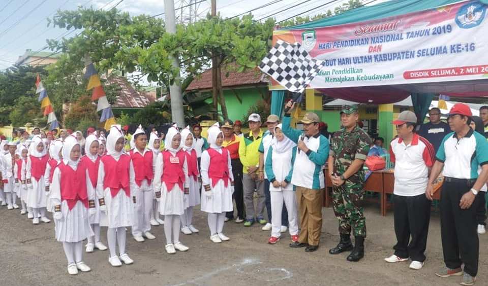 Peringati Hardiknas, Diknasbud Seluma Gelar Lomba Gerak Jalan Indah