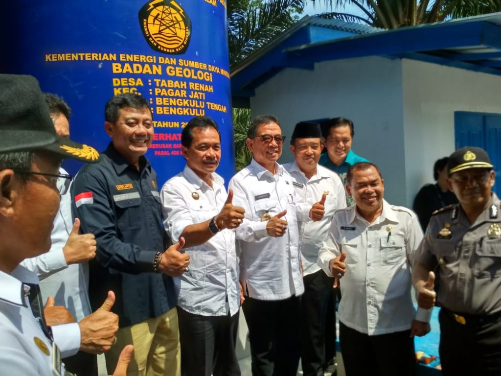 Bupati Ferry Ramli Resmikan Bantuan Sumur Bor dari Kementrian ESDM