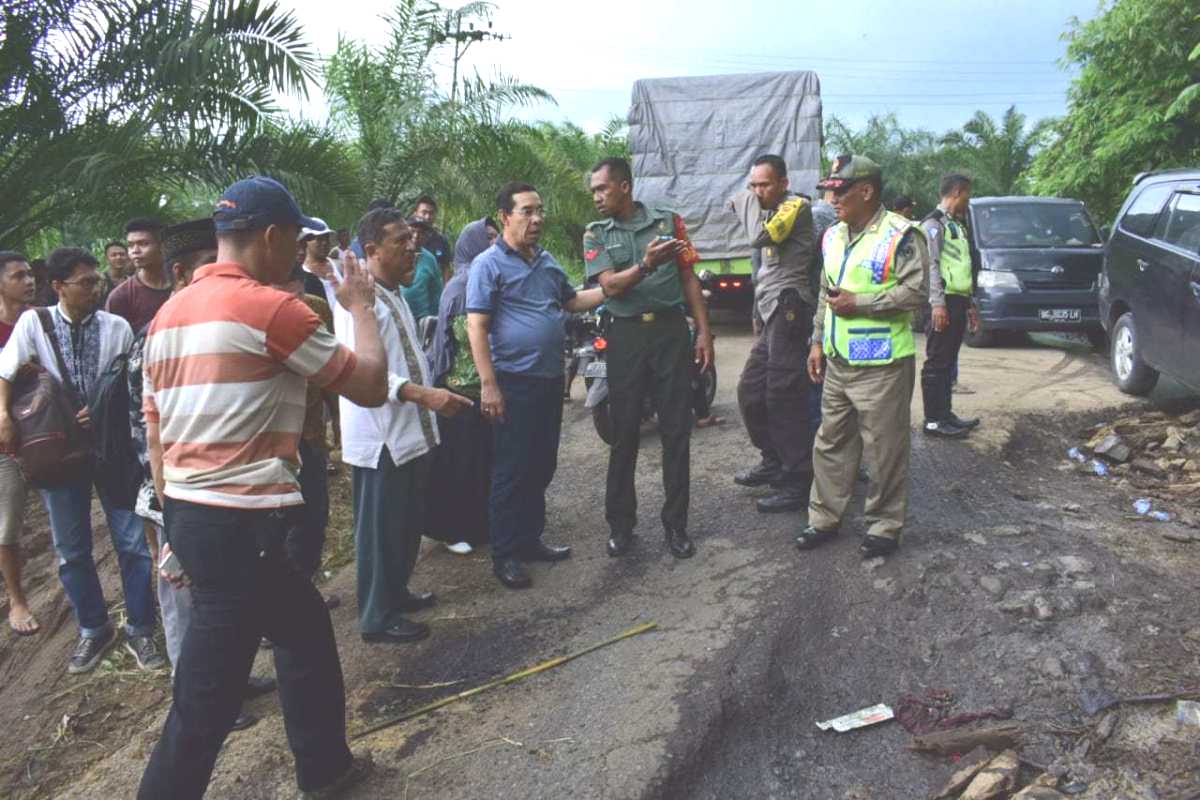 Tinjau Jalan Rusak, Hijazi Harap Pemprov Segera Perbaiki