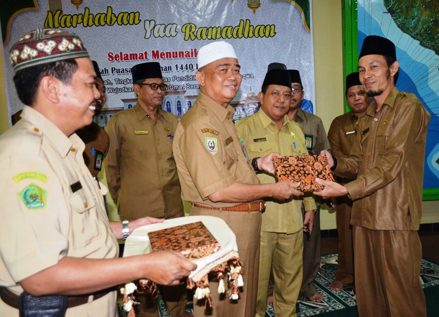 Bustasar Minta ASN Awali Kerja Dengan Tadarus