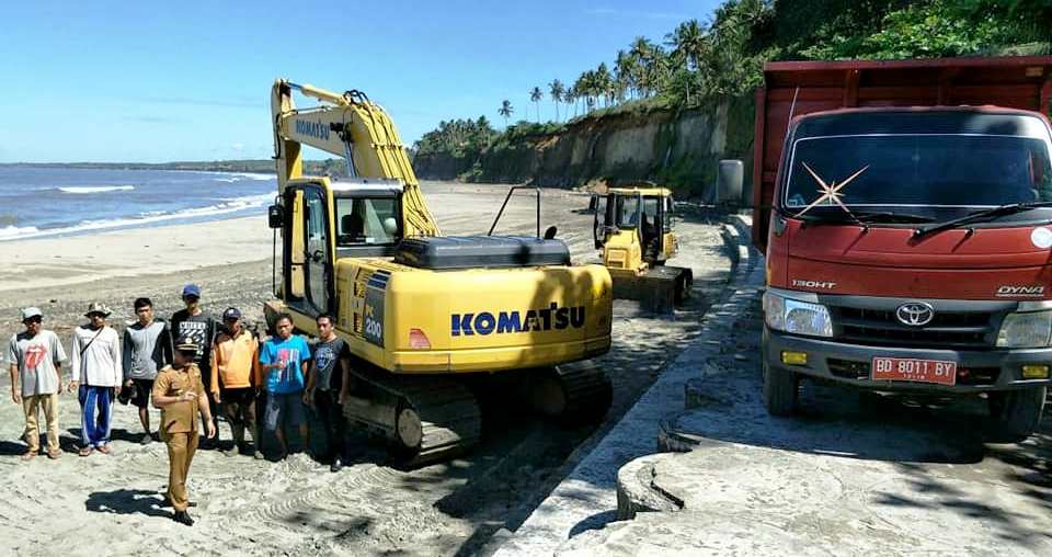 Pantai Pasar Bawah Dipastikan Bersih Sebelum Lebaran