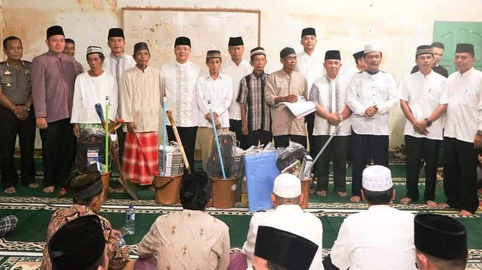 Buka Puasa Bersama, Gubernur Beri Semangat Warga Terdampak Banjir