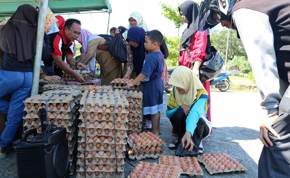 TPID dan Bulog Gelar Pasar Murah di Simpang Enam Seluma
