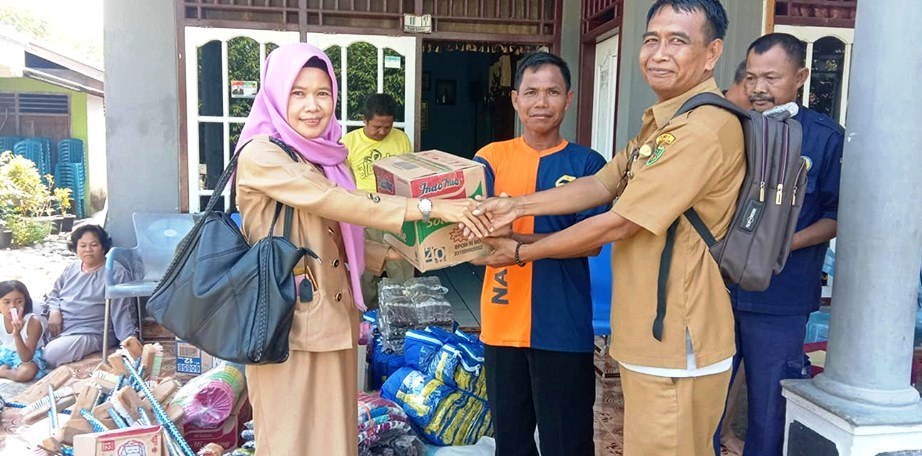 Pemkab BS Serahkan Bantuan Untuk 35 Nelayan