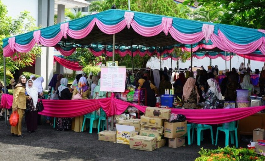 Dharma Wanita Persatuan Provinsi Bengkulu Gelar Pasar Murah