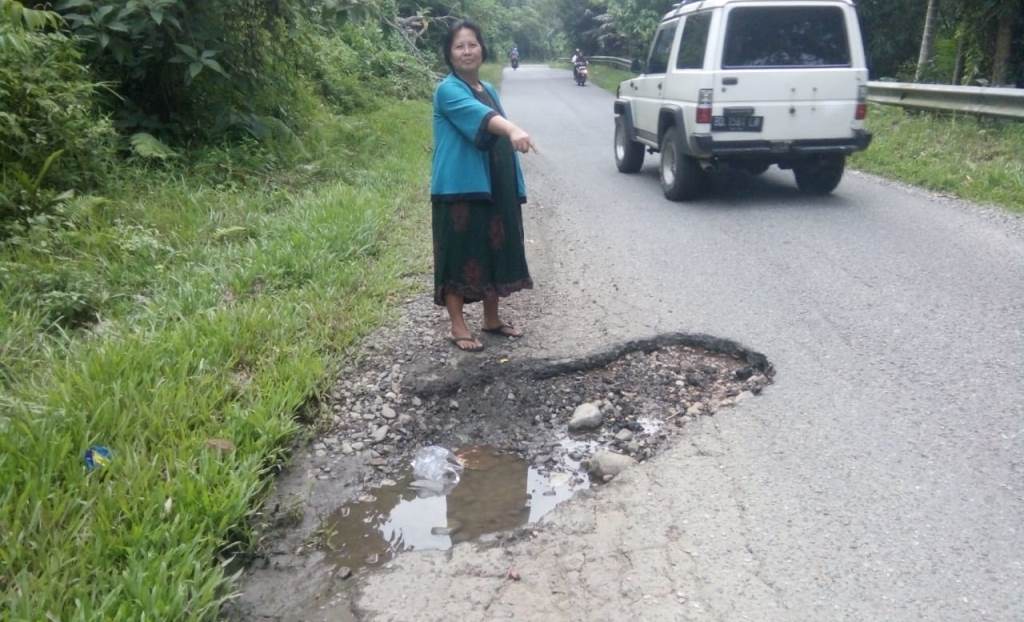 Delapan Orang Jadi Korban, Warga Keluhkan Lobang Tanjakan Kayu Arau Seginim
