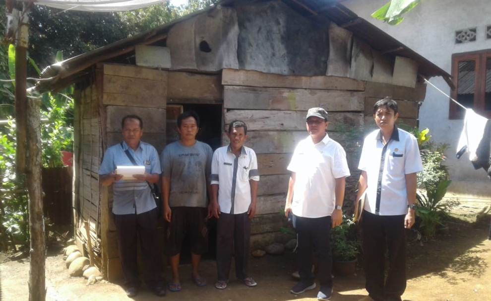 Cepat Tanggap, Dinas Perkim BS Segera Bedah Rumah Warga Desa Gunung Sakti