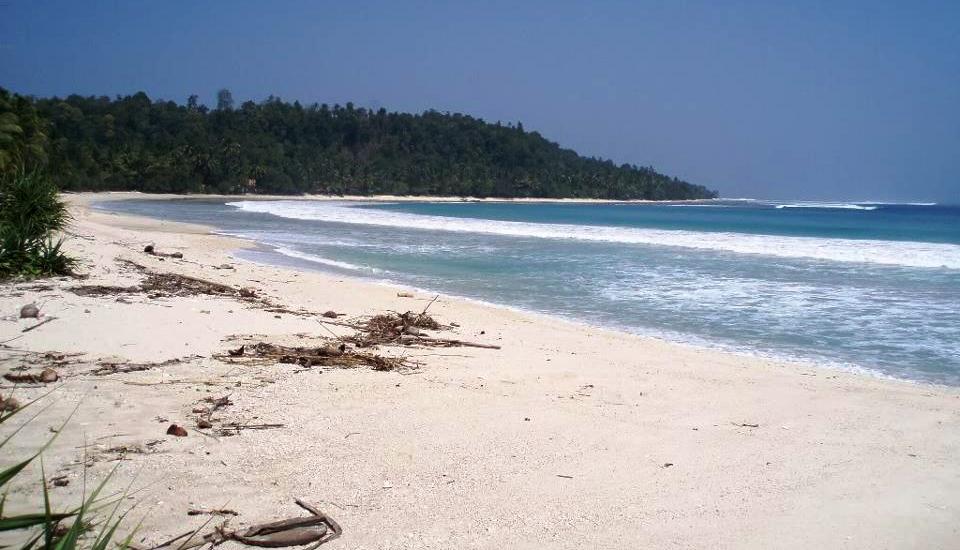 Indahnya Panorama Pantai Air Rami
