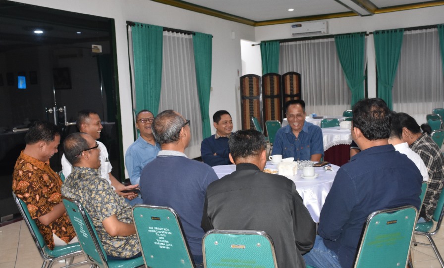 Pangdam Brawijaya dan Danrem Bhaskara Jaya Cangkruk Bareng Jurnalis