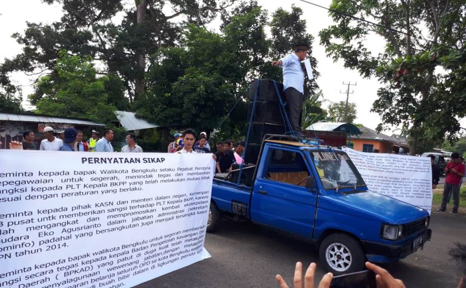 Demo Kantor Wali Kota: Copot Kadis PUPR, Usut Potongan 5 Persen Per OPD
