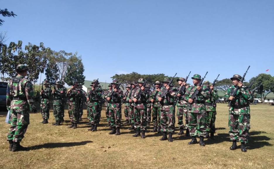 Prajurit Korem 083/Baladhika Jaya Latih Kemampuan Menembak