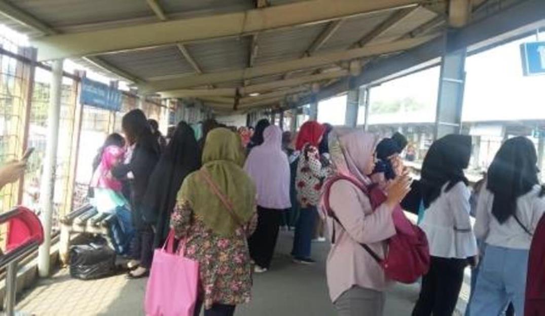 Pagi Hari di Stasiun Citayam