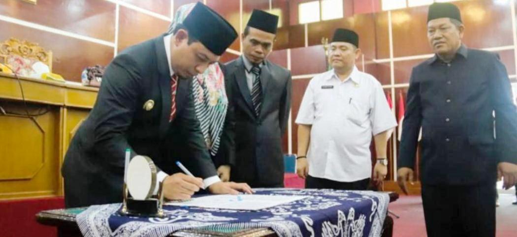 Paripurna DPRD Kota Bengkulu, Wawali Tanda Tangani Nota KUPA Tahun Anggaran 2019