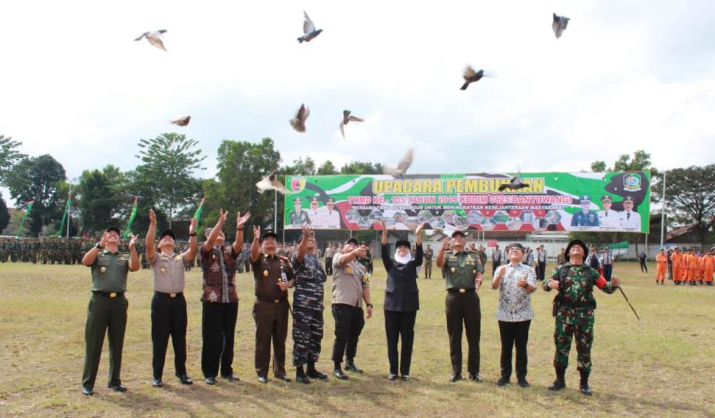 Gubernur Jatim dan Pangdam V/Brawijaya Resmikan Pelaksanaan TMMD ke-105