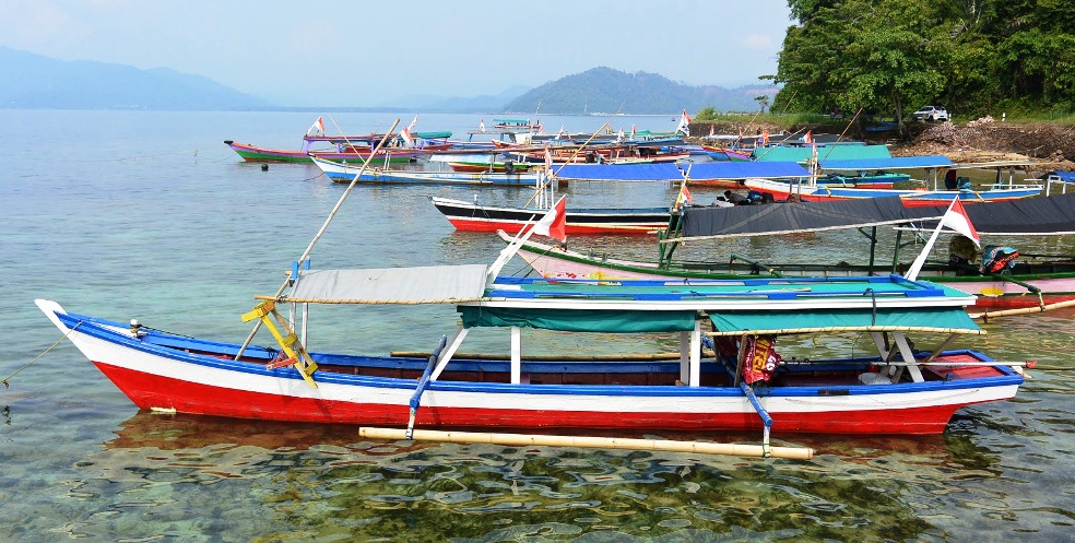 Nelayan Bengkulu Selatan Dibantu Perahu Tempel