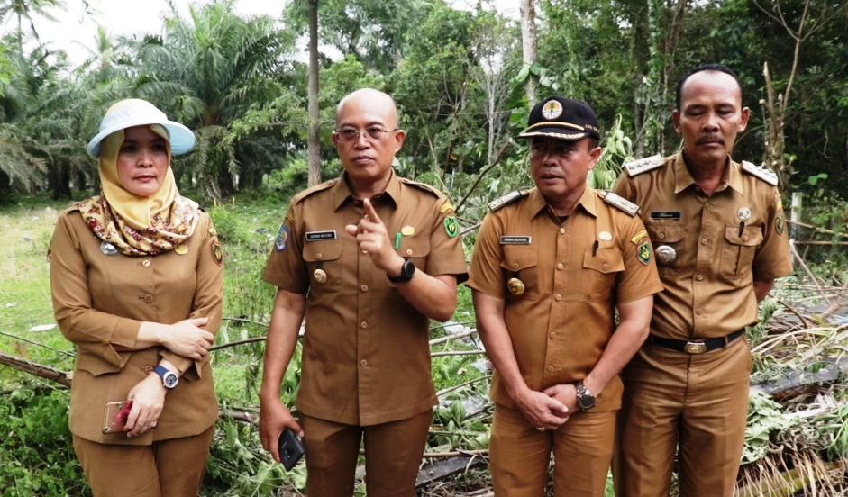 Bupati Gusnan Siapkan Reward OTT Pembuang Sampah