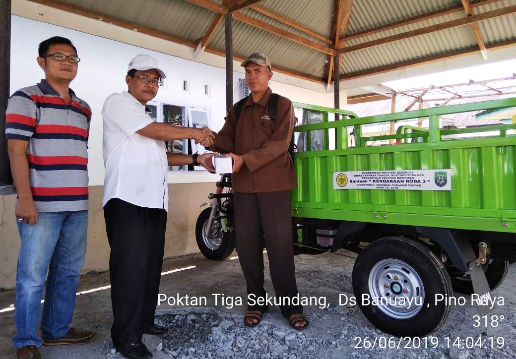 Dua Koptan di Bengkulu Selatan Terima Bantuan UPPO