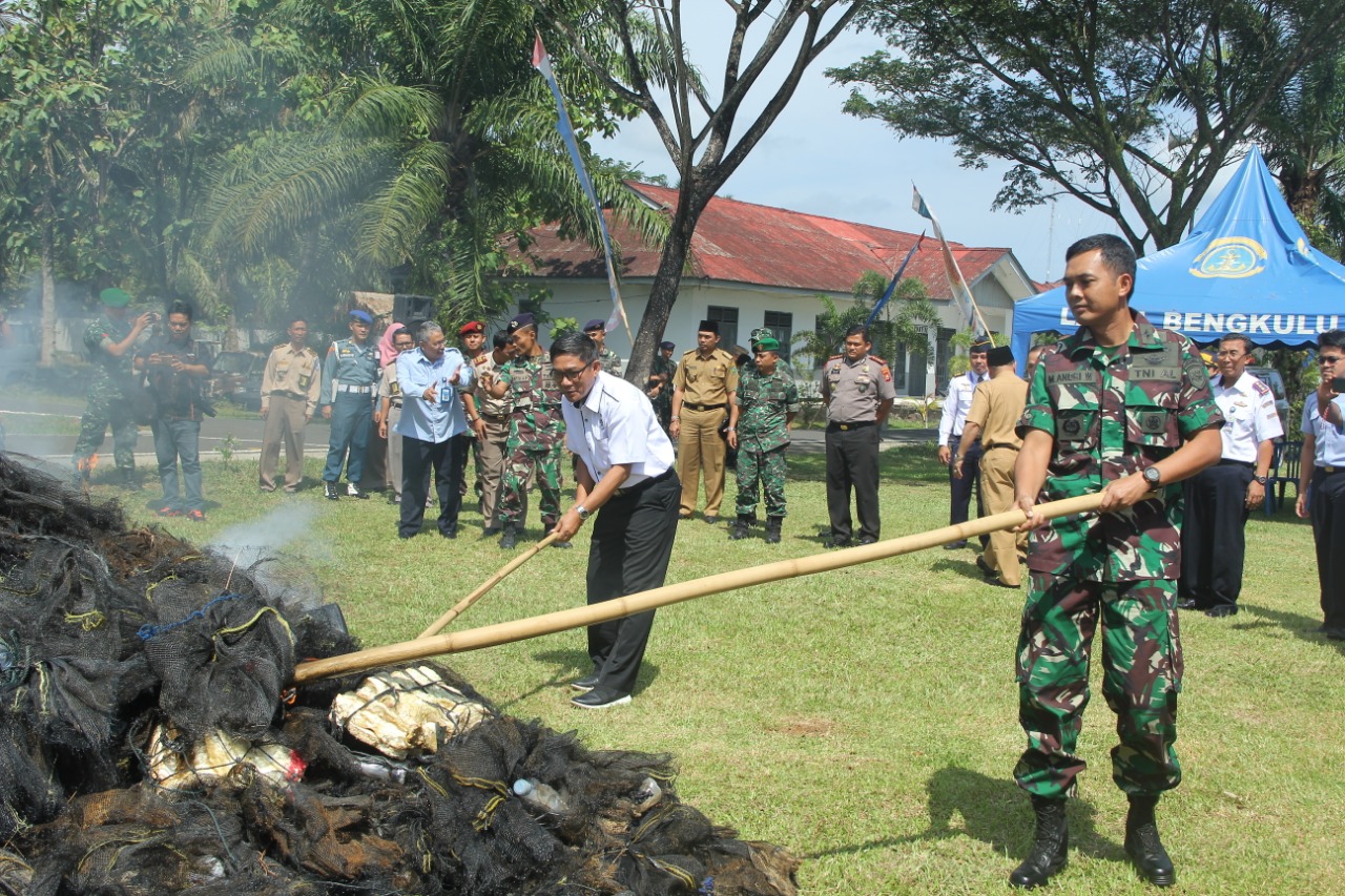 2500 Alat Tangkap Benih Lobster Dimusnahkan