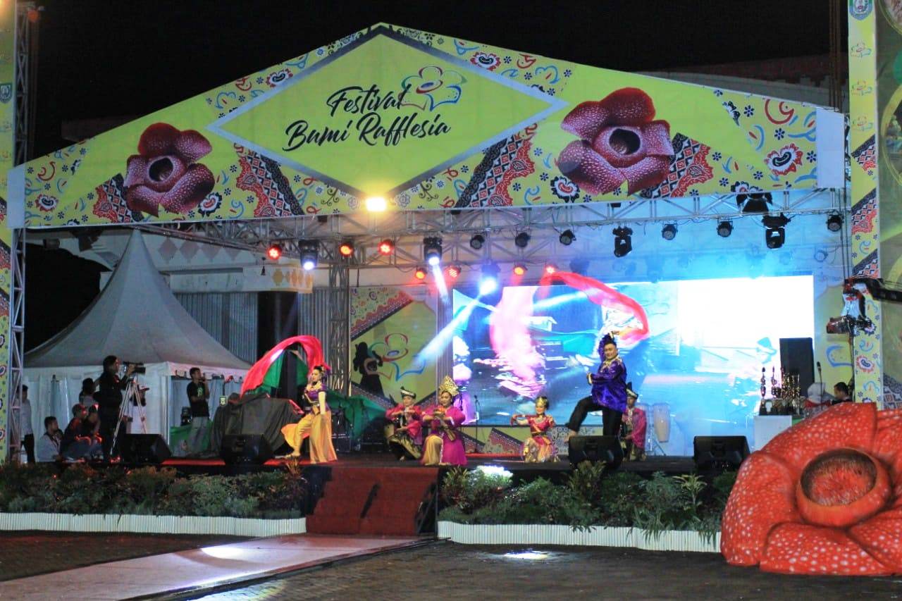 Festival Bumi Rafflesia 2019 Resmi Ditutup, Hadirkan Kolaborasi 4 Kesenian Manca Negara