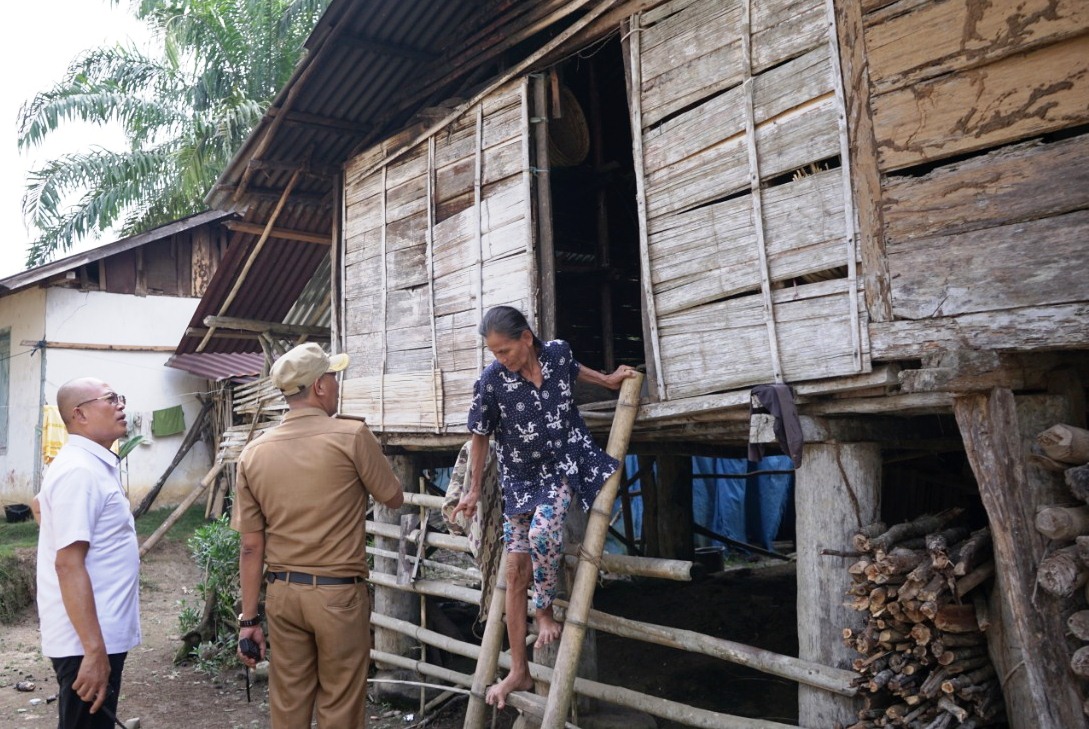Pastikan Bantuan Tepat Sasaran, Bupati Survey Rumah Tidak Layak Huni
