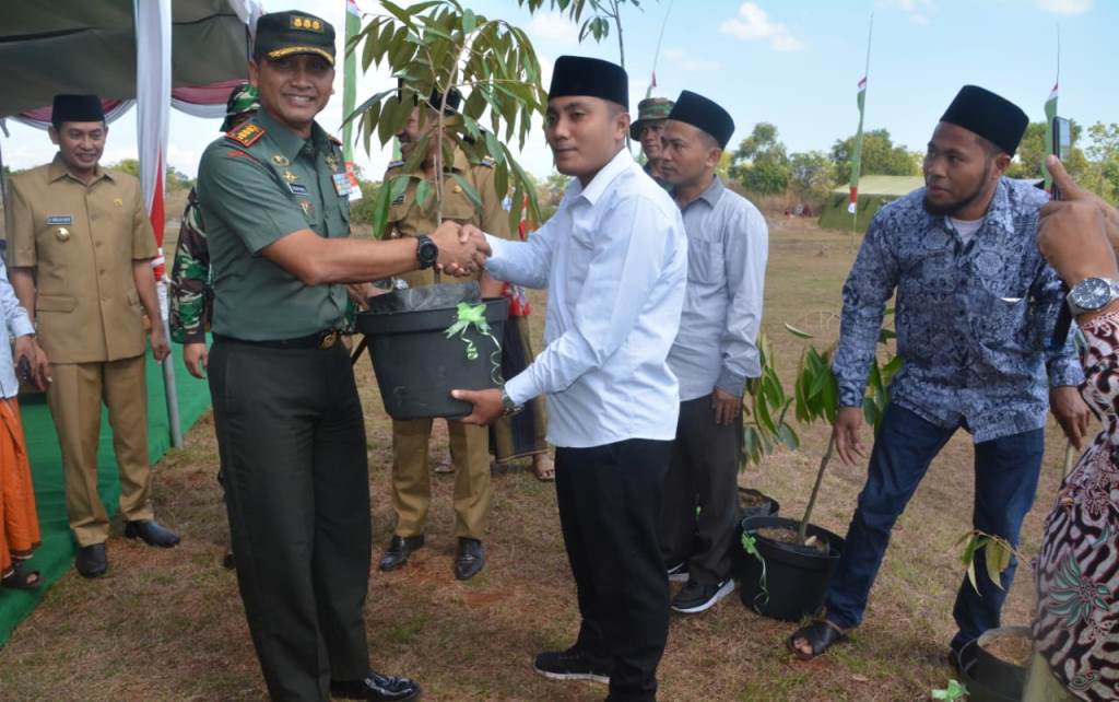 Bupati Sampang Pimpin Upacara Pembukaan TMMD ke-105