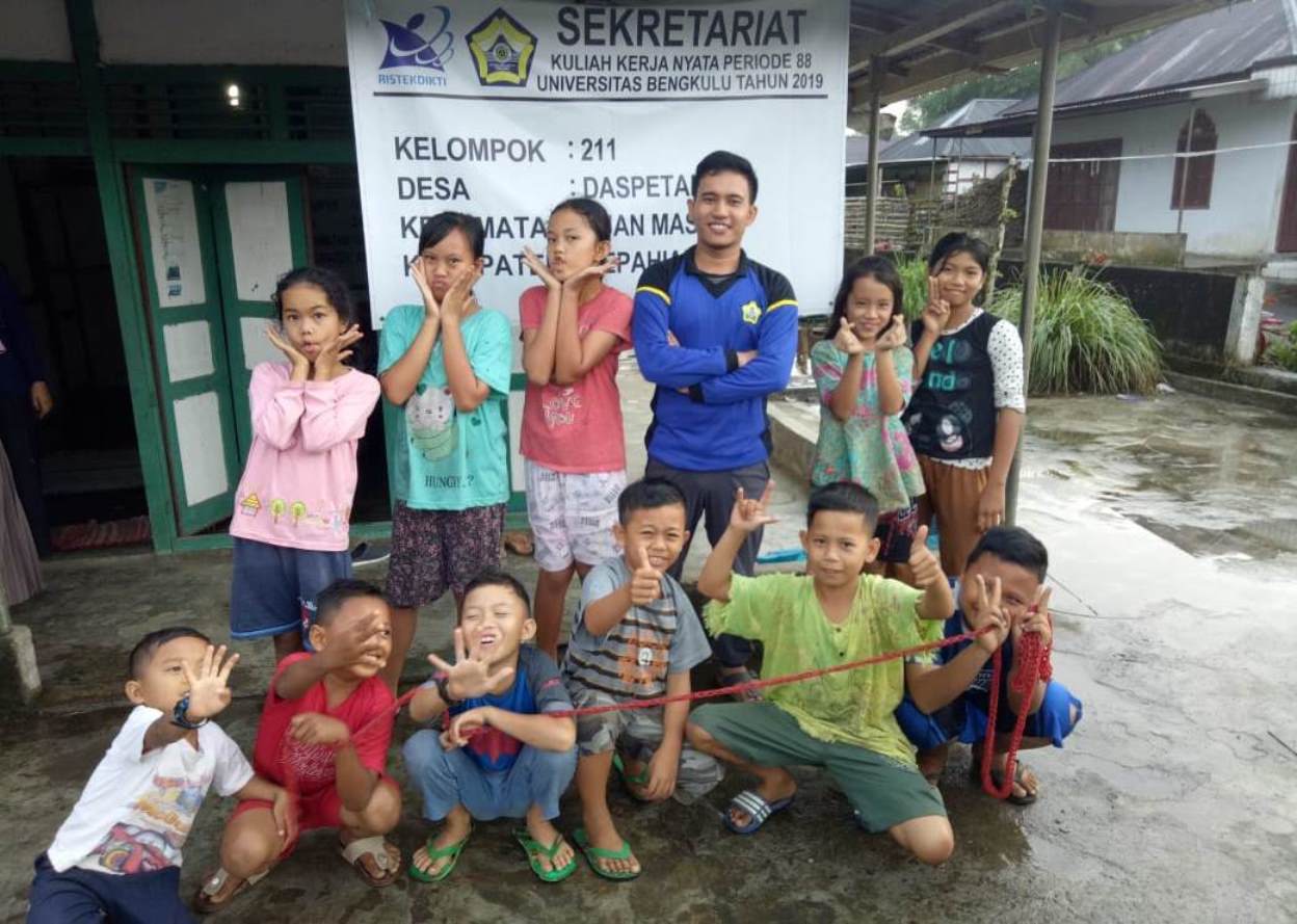 Rocky Farenza: Kurangi Gadget, Semarakan Permainan Rakyat