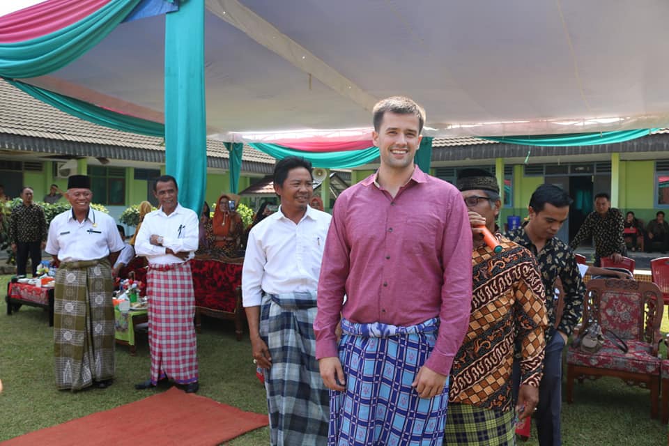 SMAN 1 Seluma Dapat Bantuan Guru Bule