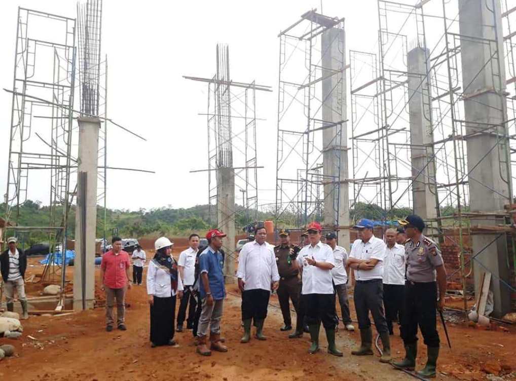 Bupati Bundra Tinjau Pekerjaan Fisik Dinas PUPR Seluma